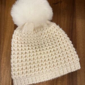 Chic Knit Beanie with Fluffy Pom-Pom